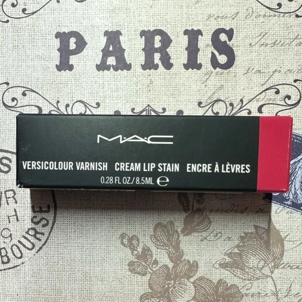 MAC *Try To Stop Me*. Versicolour Varnish Cream Lip Stain
